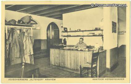 ansichtkaart: Arnhem, Jeugdherberg 'Alteveer'. Kantoor Herbergvader
