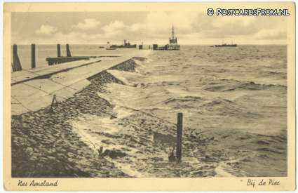 ansichtkaart: Nes Ameland, Bij de Pier