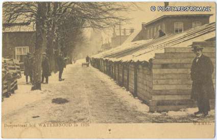 ansichtkaart: Wamel, Dorpsstraat b.d. Watersnood in 1926