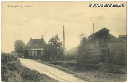 ansichtkaart: Leerdam, Witglasfabriek