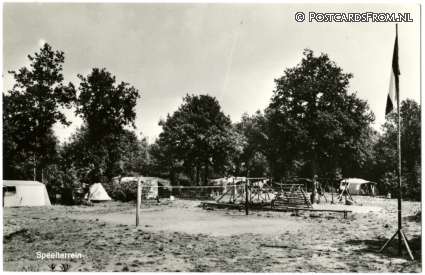 ansichtkaart: Hooghalen, Caravanpark 'De Eikenhorst'. Speelterrein