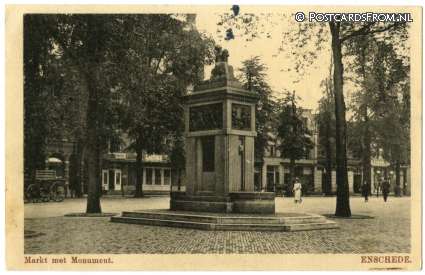 ansichtkaart: Enschede, Markt met Monument