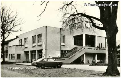 ansichtkaart: Sint Anthonis, Gemeentehuis
