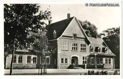 ansichtkaart: Weerselo, Gemeentehuis