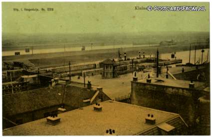 ansichtkaart: IJmuiden, Kleine Schutsluis