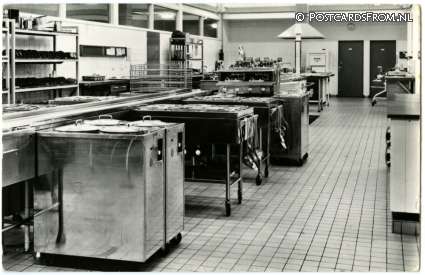Dordrecht, Verpleegtehuis 'Crabbehoff'. Keuken ansichtkaart: Dordrecht, Verpleegtehuis 'Crabbehoff'. Keuken