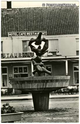 Sint-Michielsgestel, Hotel-Cafe-Rest. 'De Drie Zwaantjes', Petrus Dondersplein 7 ansichtkaart: Sint-Michielsgestel, Hotel-Cafe-Rest. 'De Drie Zwaantjes', Petrus Dondersplein 7