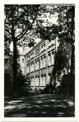 ansichtkaart: Eindhoven, Pensionaat 'Eikenburg'. Schoolgebouw