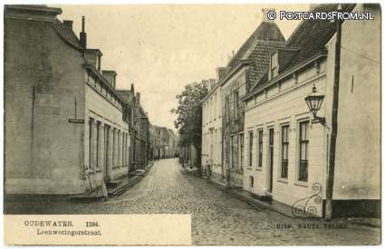 ansichtkaart: Oudewater, Leeuweringerstraat