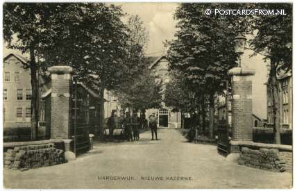 ansichtkaart: Harderwijk, Nieuwe Kazerne