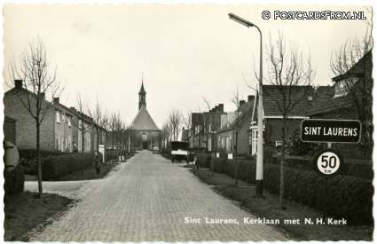 Sint Laurens, Kerklaan met N.H. Kerk ansichtkaart: Sint Laurens, Kerklaan met N.H. Kerk