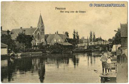 ansichtkaart: Giessenburg, Peursum. Met brug over de Giessen