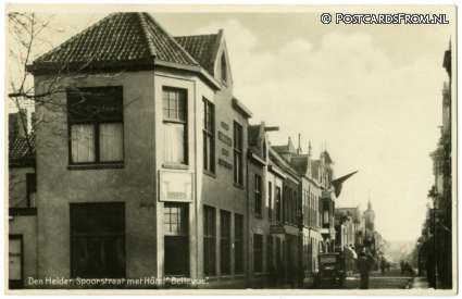 ansichtkaart: Den Helder, Spoorstraat met Hotel 'Bellevue'