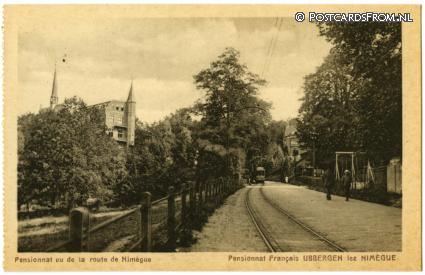ansichtkaart: Ubbergen, Pensionnat Francais. Pensionnat vu de la route de Nimegue