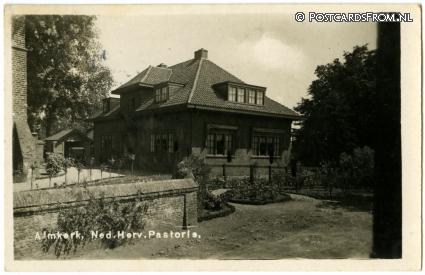 ansichtkaart: Almkerk, Ned. Herv. Pastorie