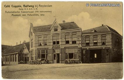 Halfweg NH, Cafe Coppee. Halte H.S en E.S.M. Automatische Concertzaal ansichtkaart: Halfweg NH, Cafe Coppee. Halte H.S en E.S.M. Automatische Concertzaal