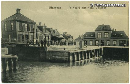 Stavoren, 't Noord met Hotel Veldman ansichtkaart: Stavoren, 't Noord met Hotel Veldman