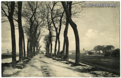 ansichtkaart: Oude-Tonge, Aankomst in het dorp