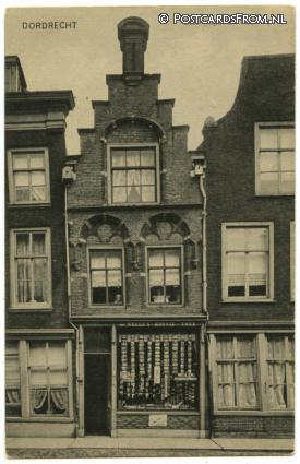 Dordrecht, Gevel Wijnstraat 10 Ao 1702. ansichtkaart: Dordrecht, Gevel Wijnstraat 10 Ao 1702.