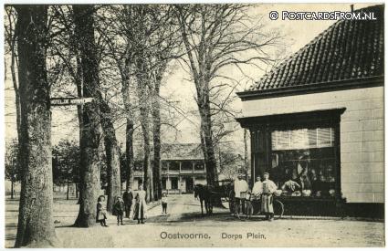 ansichtkaart: Oostvoorne, Dorps Plein