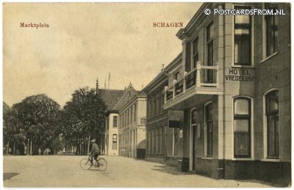 ansichtkaart: Schagen, Marktplein. Hotel Vredelust