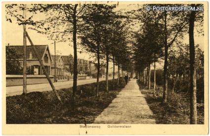 Geldermalsen, Stationsweg ansichtkaart: Geldermalsen, Stationsweg