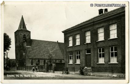 ansichtkaart: Tricht, N.H. Kerk en Gemeentehuis