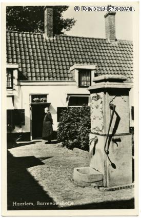 Haarlem, Barrevoetshofje ansichtkaart: Haarlem, Barrevoetshofje
