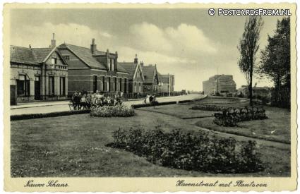 ansichtkaart: Bad Nieuweschans, Havenstraat met Plantsoen