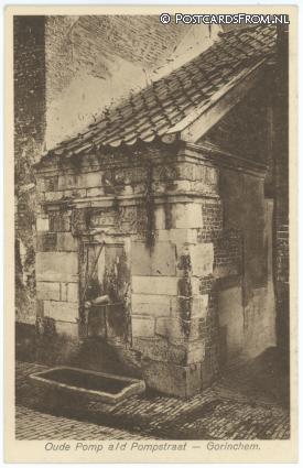 ansichtkaart: Gorinchem, Oude Pomp a.d. Pompstraat