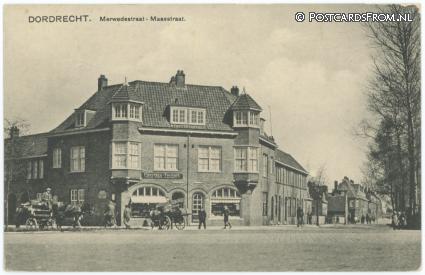 Dordrecht, Merwedestraat - Maasstraat ansichtkaart: Dordrecht, Merwedestraat - Maasstraat