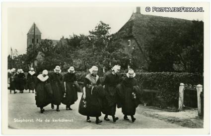 ansichtkaart: Staphorst, Na de kerkdienst