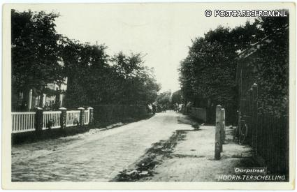 Terschelling Hoorn, Dorpstraat ansichtkaart: Terschelling Hoorn, Dorpstraat