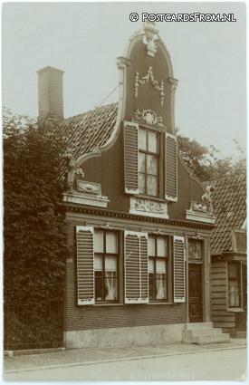 Krommenie, Oude gevel Z. Hoofdstraat ansichtkaart: Krommenie, Oude gevel Z. Hoofdstraat