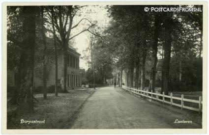 Lunteren, Dorpsstraat ansichtkaart: Lunteren, Dorpsstraat