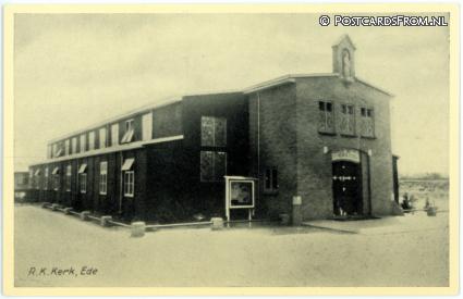 ansichtkaart: Ede, R.K. Kerk. Buitenaanzicht Noodgebouw