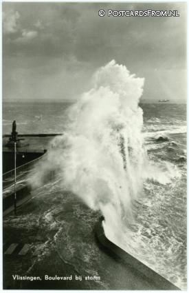 ansichtkaart: Vlissingen, Boulevard bij storm