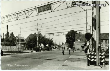 ansichtkaart: Rijen, Stationsstraat