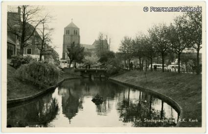 ansichtkaart: Tiel, Stadsgracht met R.K. Kerk