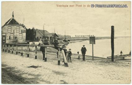 ansichtkaart: Tholen, Veerhuis met Pont in de Eendracht