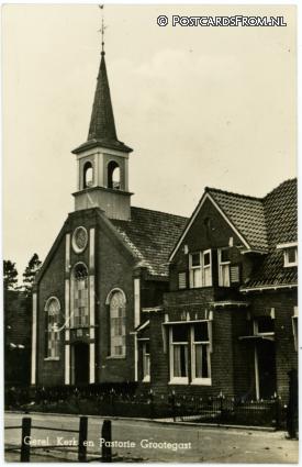 ansichtkaart: Grootegast, Geref. Kerk en Pastorie
