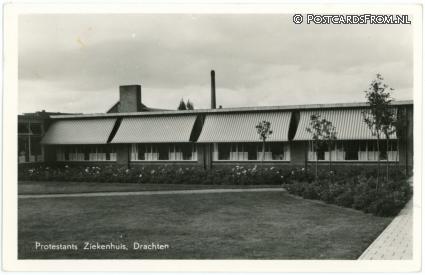 ansichtkaart: Drachten, Protestants Ziekenhuis