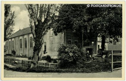 ansichtkaart: Zuidland, Gereformeerde Kerk met Pastorie