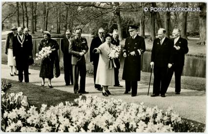 ansichtkaart: Lisse, Keukenhof 28-04-'55. Staatsie bezoek Zweeds Koningspaar
