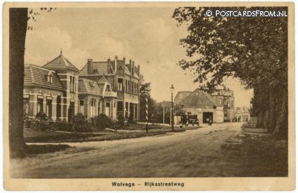 Wolvega, Rijksstraatweg ansichtkaart: Wolvega, Rijksstraatweg