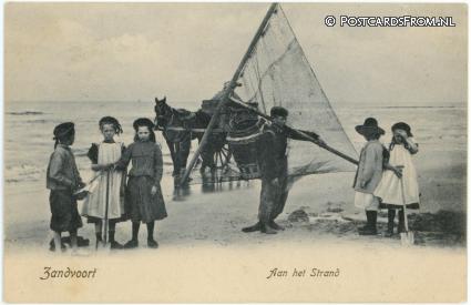 ansichtkaart: Zandvoort, Aan het Strand