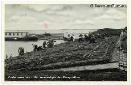 ansichtkaart: --, Zuiderzeewerken - Vervaardigen der Kraagstukken