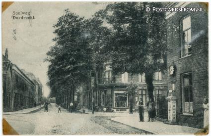 ansichtkaart: Dordrecht, Spuiweg. Banketbakkerij