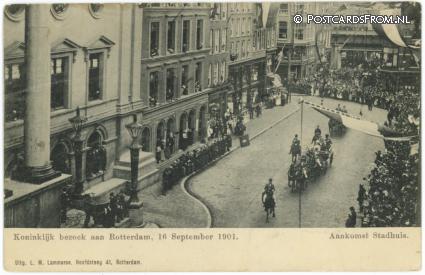 Rotterdam, Koninklijk bezoek aan Rotterdam, 16-9-1901. Aankomst Stadhuis ansichtkaart: Rotterdam, Koninklijk bezoek aan Rotterdam, 16-9-1901. Aankomst Stadhuis