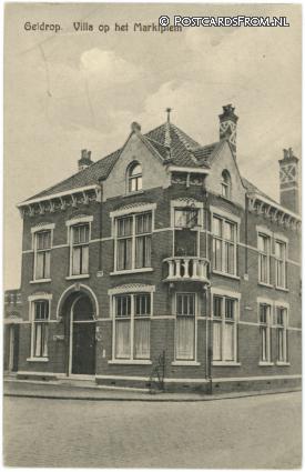 ansichtkaart: Geldrop, Villa op het Marktplein